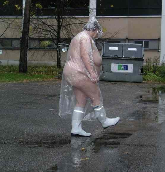 Résultat de recherche d'images pour "femmes nues sous la pluie"
